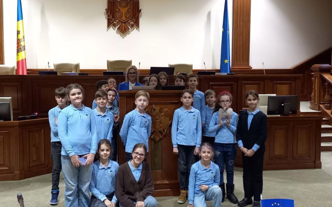 Elevii clasei a IV-a au fost în vizită la Parlament!